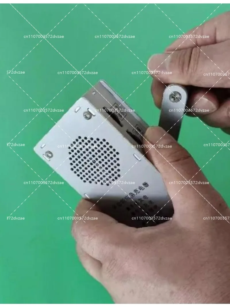 Survival Kit - Hand Crank Emergency Radio Flashlight with